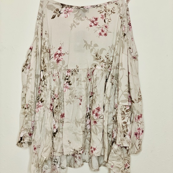 TORRID NWT Open Shoulder Flowy Floral Dobby Blouse - Picture 4 of 7